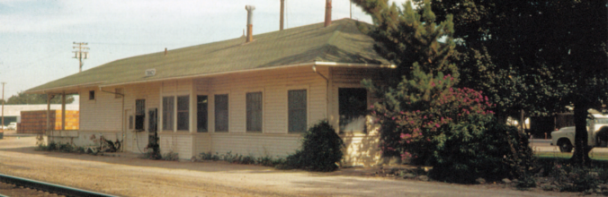 Western Pacific Railroad Tracy Depot (Photo)