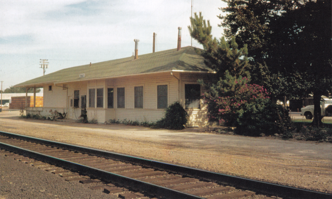 Western Pacific Railroad Tracy Depot (Photo)