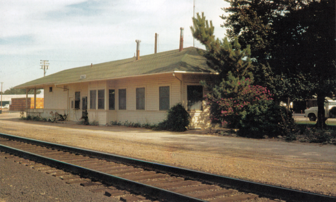 Western Pacific Railroad Tracy Depot (Photo)